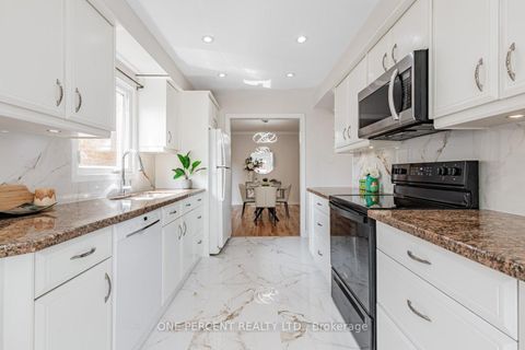 Photo 14 at 37 Lansbury Court, Yorkhill, Vaughan