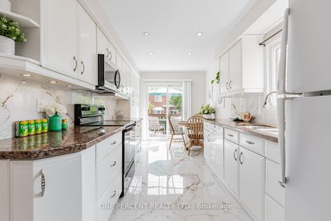 Photo 16 at 37 Lansbury Court, Yorkhill, Vaughan