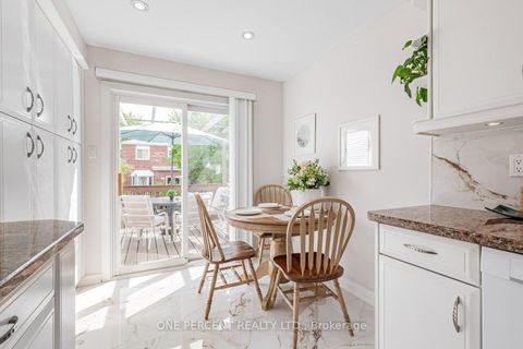 Photo 17 at 37 Lansbury Court, Yorkhill, Vaughan