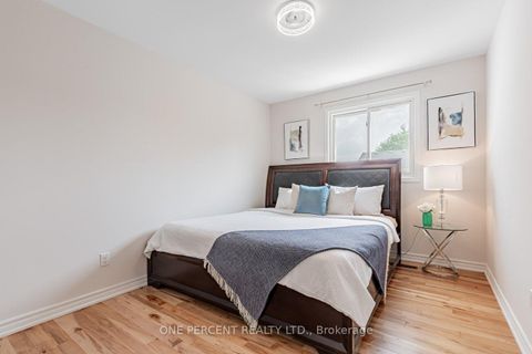 Photo 25 at 37 Lansbury Court, Yorkhill, Vaughan