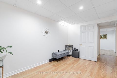 Photo 30 at 37 Lansbury Court, Yorkhill, Vaughan