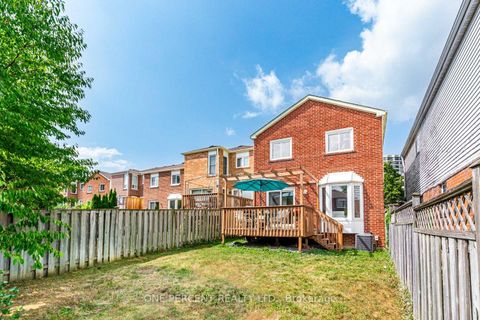 Photo 36 at 37 Lansbury Court, Yorkhill, Vaughan