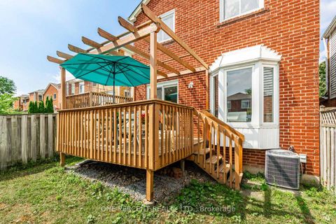 Photo 37 at 37 Lansbury Court, Yorkhill, Vaughan