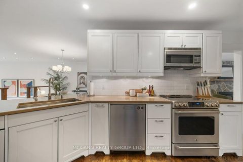 Photo 13 at 43 Sherwood Avenue, Mount Pleasant East, Toronto