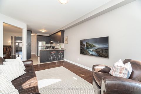 Photo 15 at 81 Paperbark Avenue, Patterson, Vaughan