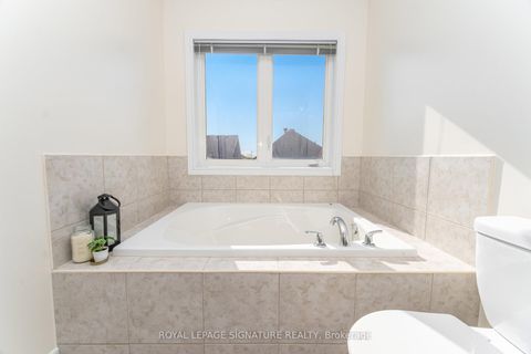 Photo 32 at 81 Paperbark Avenue, Patterson, Vaughan