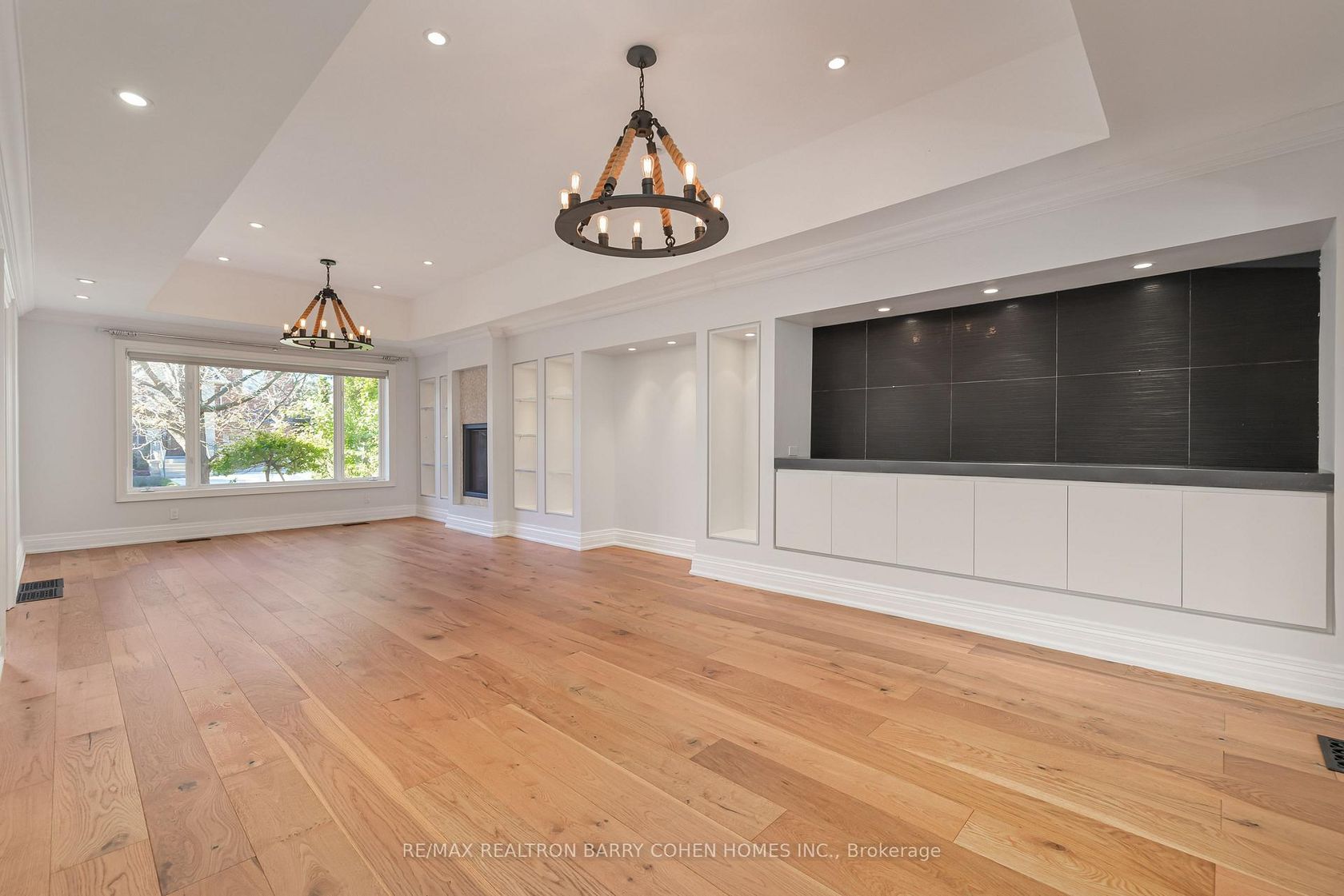 Photo 4 at 29 Glen Rush Boulevard, Nortown, Toronto Photo 4 at 29 Glen Rush Boulevard, Nortown, Toronto