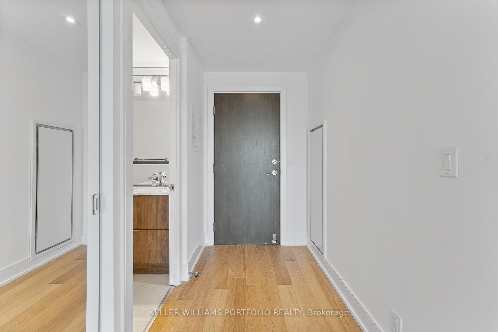 Photo 2 at 310 - 6 Parkwood Avenue, Forest Hill South, Toronto Photo 2 at 310 - 6 Parkwood Avenue, Forest Hill South, Toronto