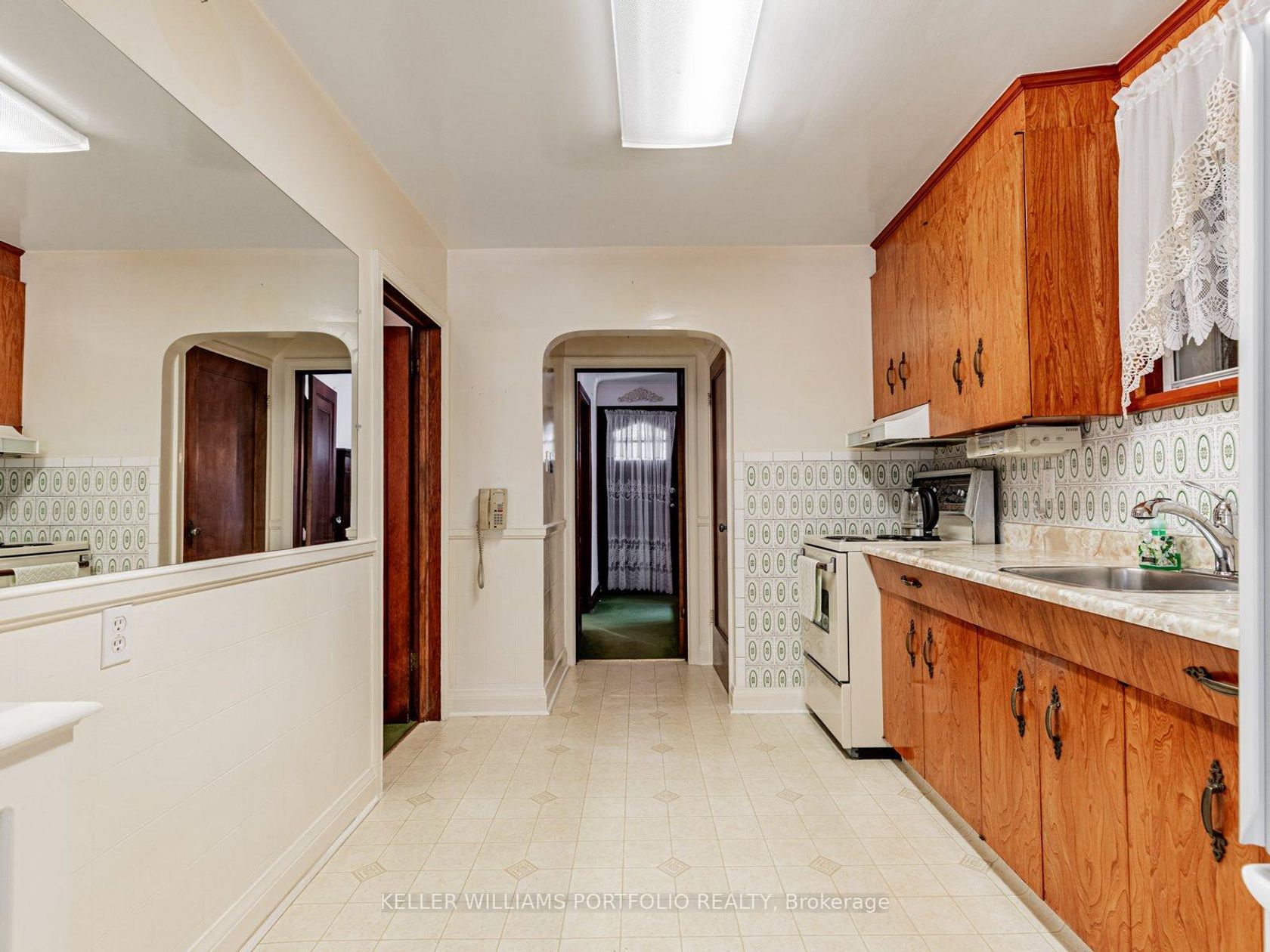 Photo 9 at 51 Glenavy Avenue, York Mills, Toronto Photo 9 at 51 Glenavy Avenue, York Mills, Toronto