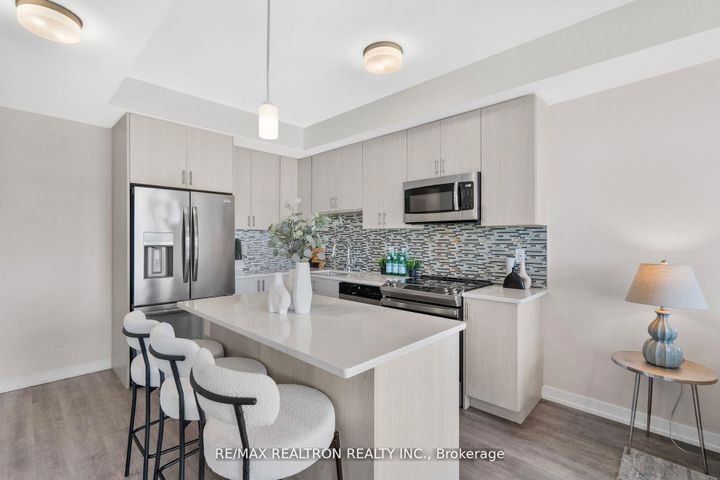 Photo 6 at 401 - 2550 Castlegate Crossing, Duffin Heights, Pickering