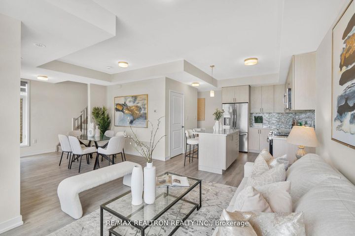 Photo 11 at 401 - 2550 Castlegate Crossing, Duffin Heights, Pickering