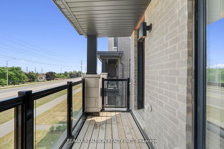 Photo 16 at 401 - 2550 Castlegate Crossing, Duffin Heights, Pickering