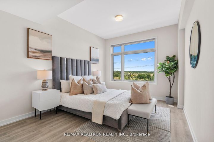 Photo 18 at 401 - 2550 Castlegate Crossing, Duffin Heights, Pickering