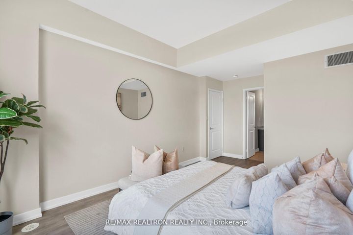 Photo 20 at 401 - 2550 Castlegate Crossing, Duffin Heights, Pickering