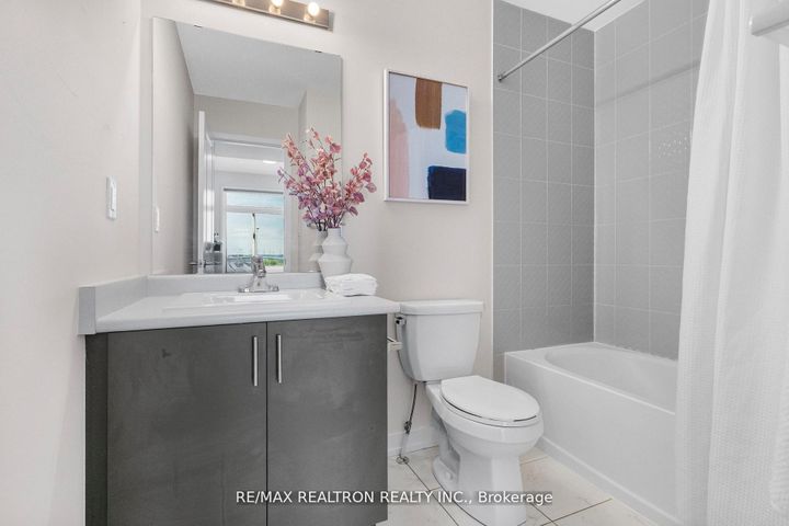 Photo 22 at 401 - 2550 Castlegate Crossing, Duffin Heights, Pickering