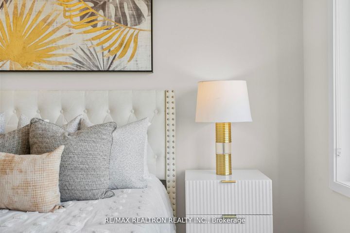 Photo 24 at 401 - 2550 Castlegate Crossing, Duffin Heights, Pickering