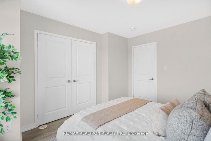 Photo 26 at 401 - 2550 Castlegate Crossing, Duffin Heights, Pickering