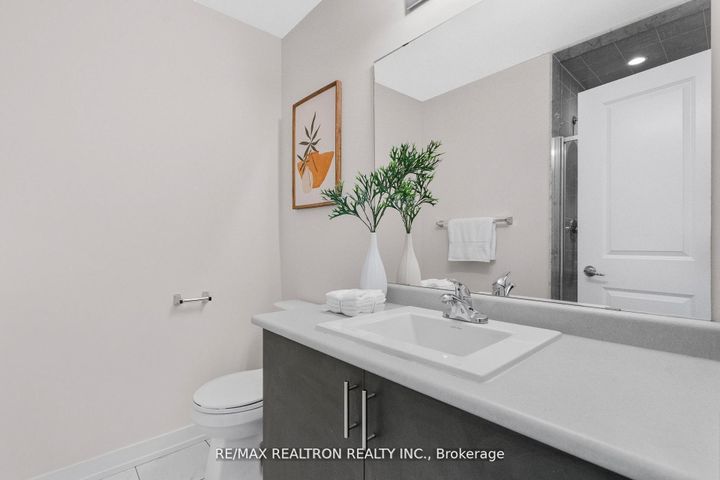 Photo 27 at 401 - 2550 Castlegate Crossing, Duffin Heights, Pickering