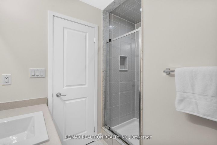 Photo 28 at 401 - 2550 Castlegate Crossing, Duffin Heights, Pickering