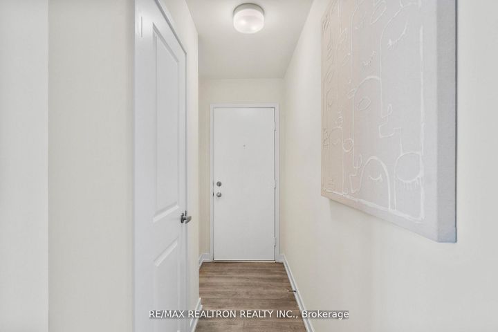 Photo 32 at 401 - 2550 Castlegate Crossing, Duffin Heights, Pickering