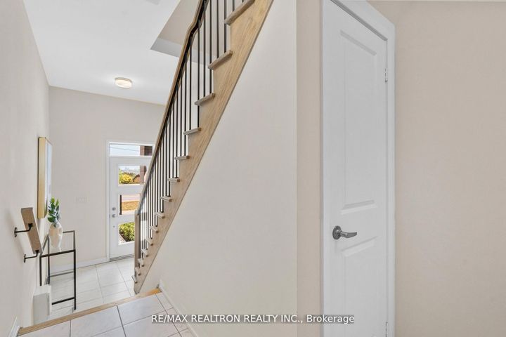 Photo 35 at 401 - 2550 Castlegate Crossing, Duffin Heights, Pickering