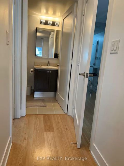 Photo 4 at 814 - 20 Blue Jays Way, Waterfront Communities C1, Toronto