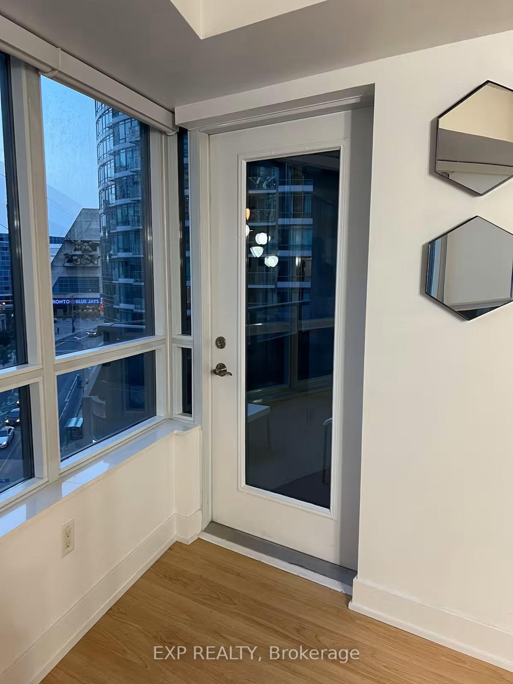 Photo 9 at 814 - 20 Blue Jays Way, Waterfront Communities C1, Toronto Photo 9 at 814 - 20 Blue Jays Way, Waterfront Communities C1, Toronto