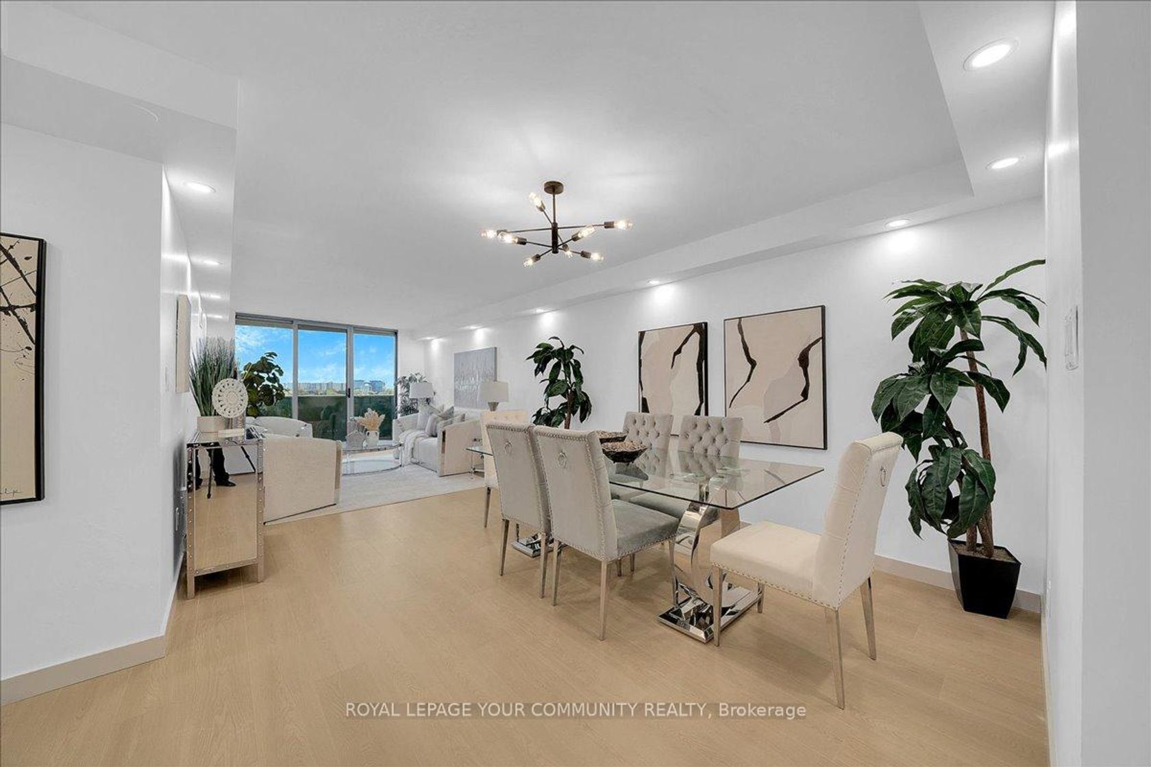 Photo 3 at 1005 - 299 Mill Road, Markland Wood, Toronto Photo 3 at 1005 - 299 Mill Road, Markland Wood, Toronto