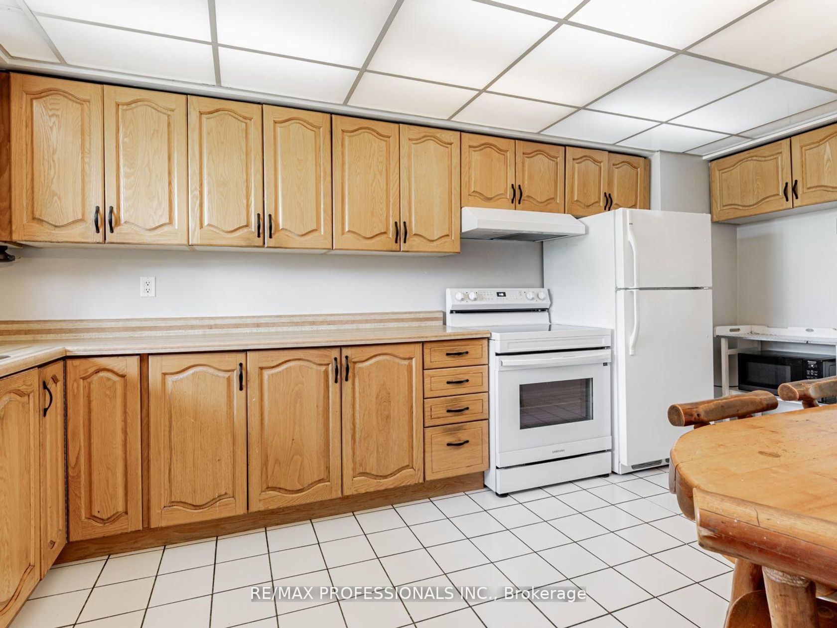 Photo 7 at 281 Jeffcoat Drive, Clairville, Toronto