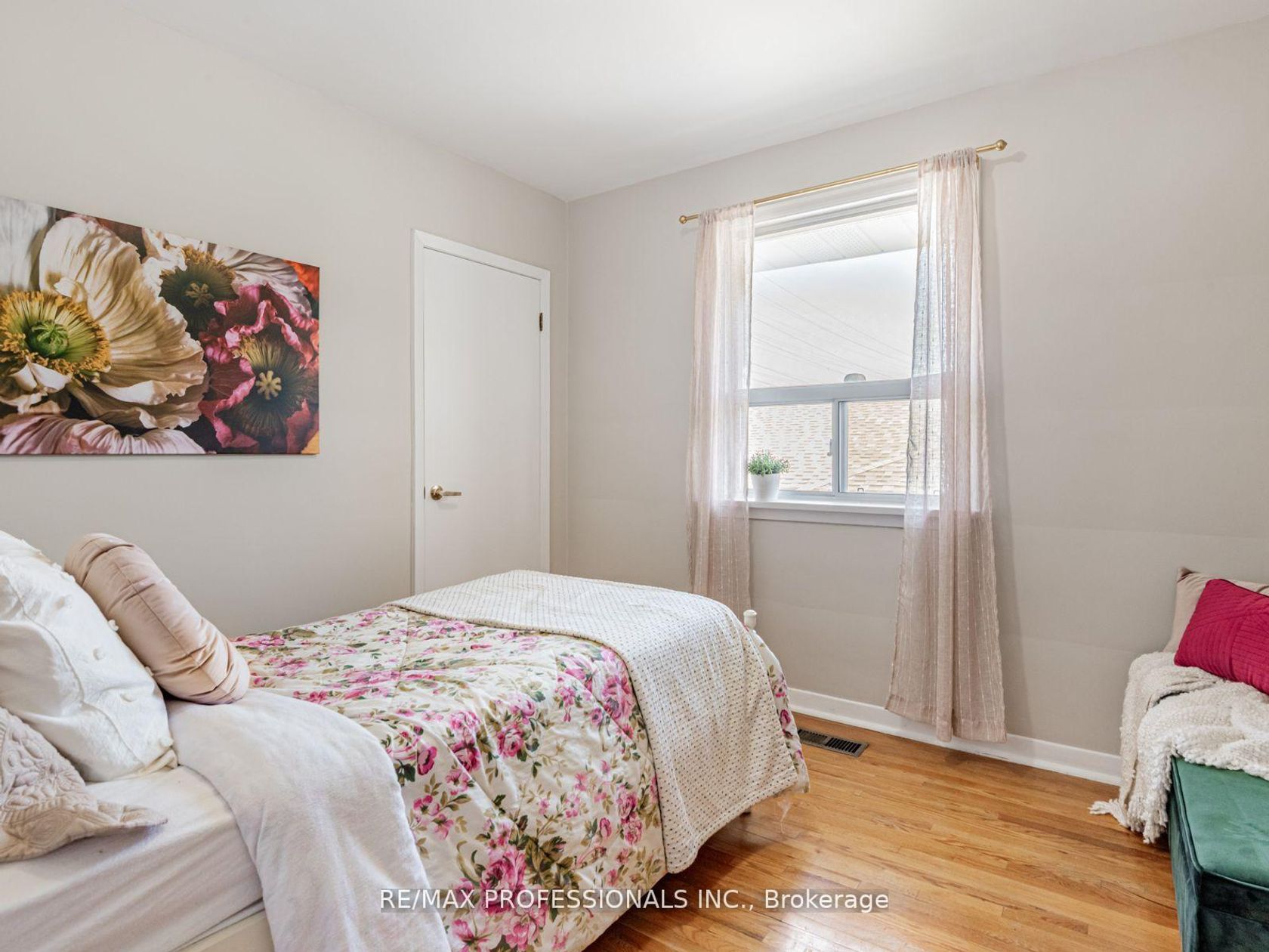 Photo 13 at 281 Jeffcoat Drive, Clairville, Toronto