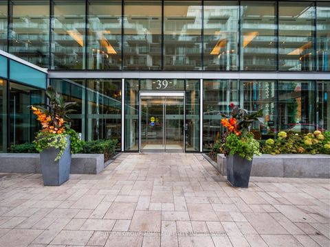 Photo 3 at 525 - 39 Queens Quay E, Waterfront Communities C8, Toronto
