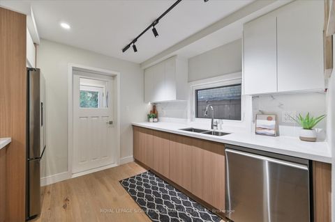 Photo 11 at 21 Frankdale Avenue, East York, Toronto