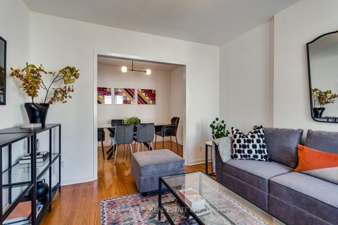 Photo 2 at 7 Mulberry Crescent, Oakwood Village, Toronto