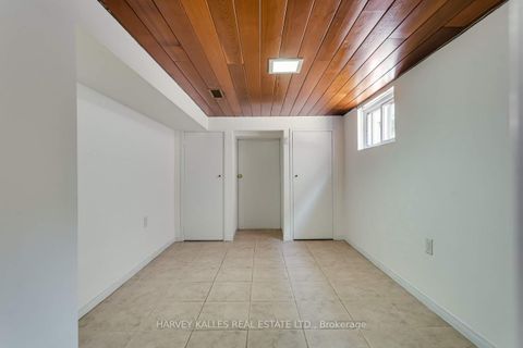 Photo 13 at 7 Mulberry Crescent, Oakwood Village, Toronto