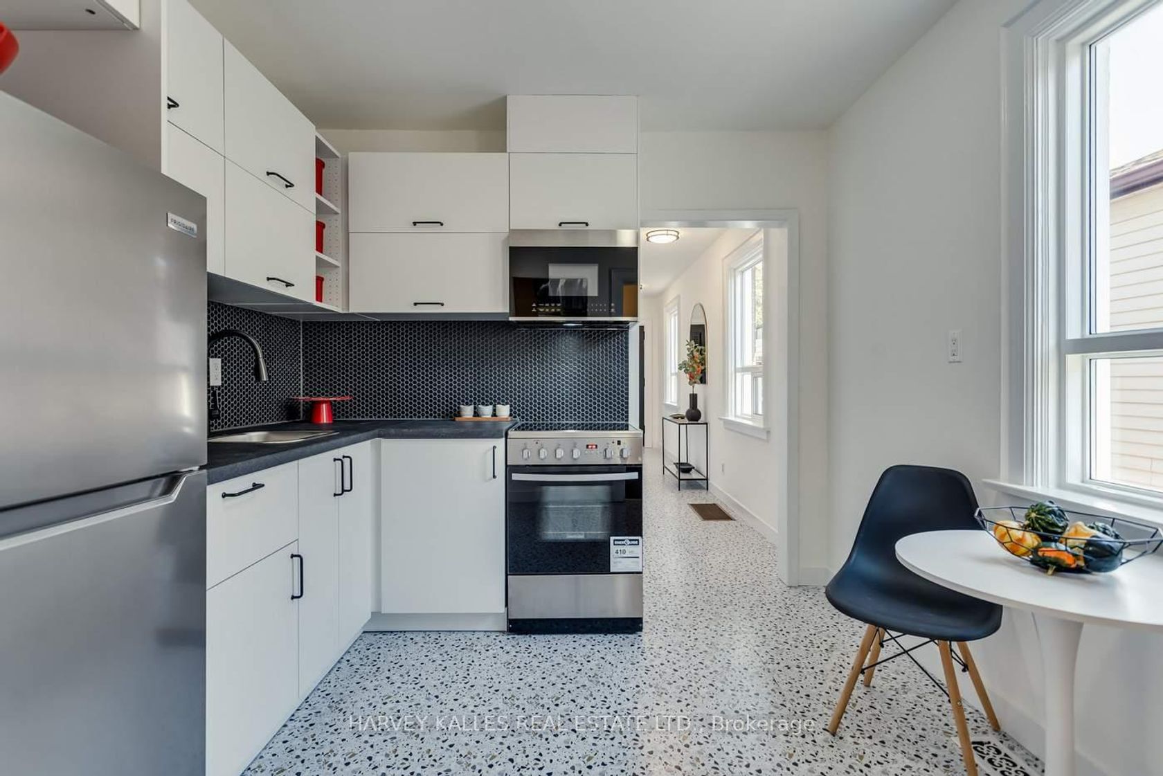 Photo 7 at 7 Mulberry Crescent, Oakwood Village, Toronto Photo 7 at 7 Mulberry Crescent, Oakwood Village, Toronto