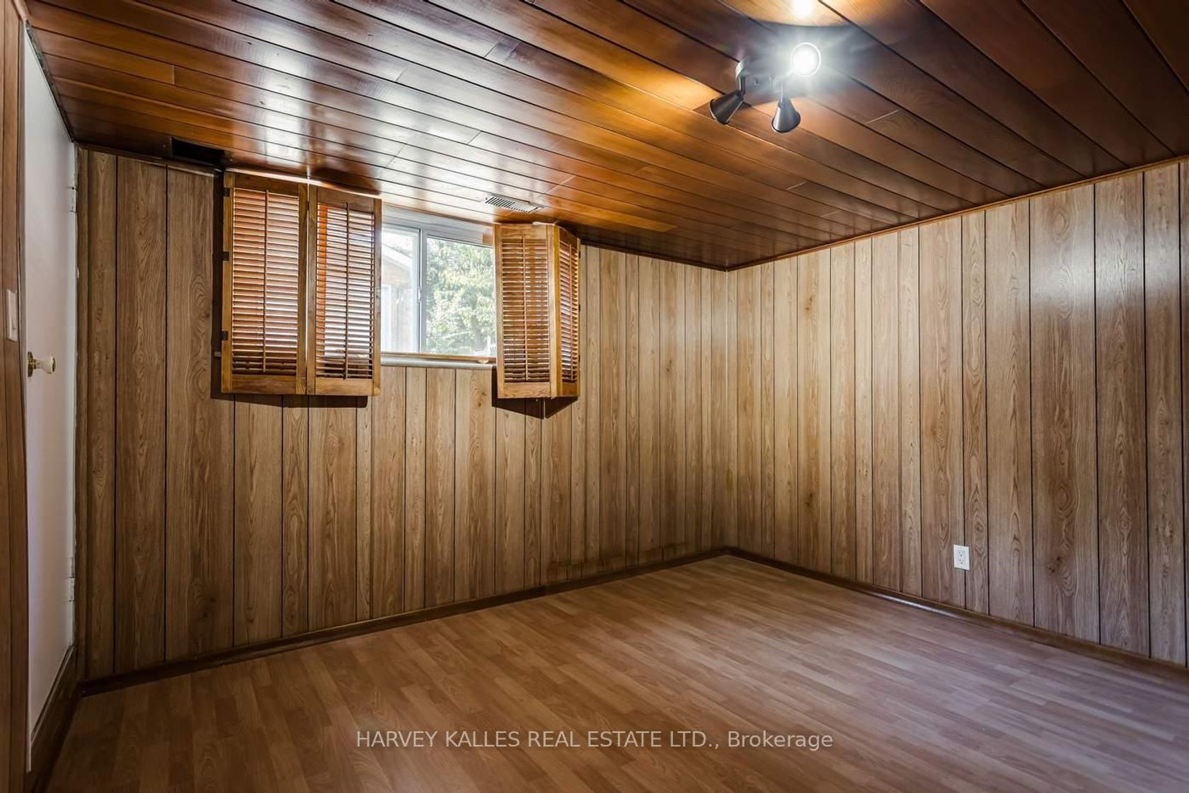 Photo 11 at 7 Mulberry Crescent, Oakwood Village, Toronto Photo 11 at 7 Mulberry Crescent, Oakwood Village, Toronto