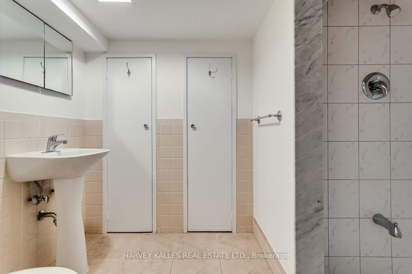 Photo 14 at 7 Mulberry Crescent, Oakwood Village, Toronto Photo 14 at 7 Mulberry Crescent, Oakwood Village, Toronto