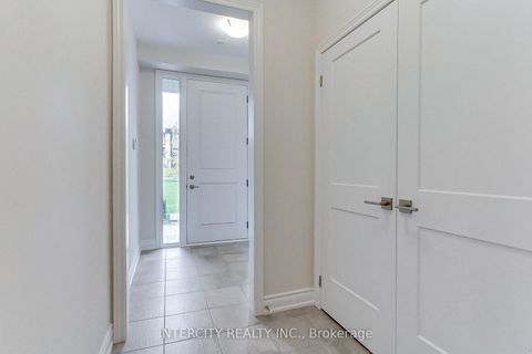 Photo 5 at 7 Adaskin Avenue, Patterson, Vaughan