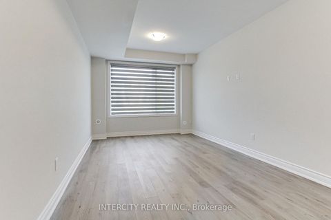 Photo 7 at 7 Adaskin Avenue, Patterson, Vaughan