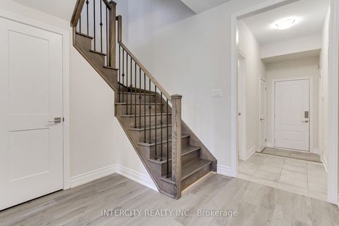 Photo 9 at 7 Adaskin Avenue, Patterson, Vaughan