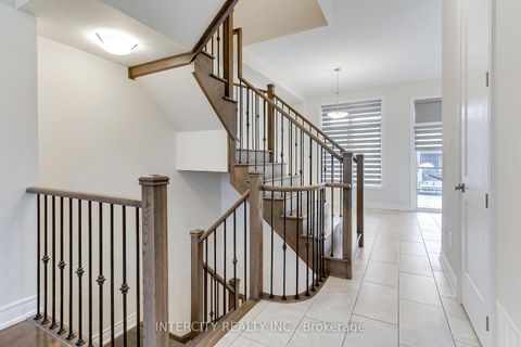 Photo 12 at 7 Adaskin Avenue, Patterson, Vaughan