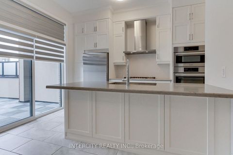 Photo 13 at 7 Adaskin Avenue, Patterson, Vaughan