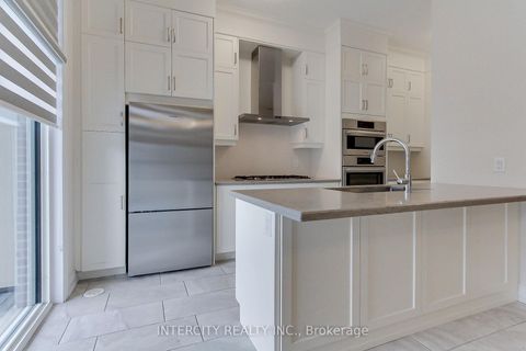 Photo 14 at 7 Adaskin Avenue, Patterson, Vaughan