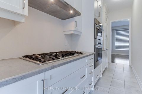 Photo 16 at 7 Adaskin Avenue, Patterson, Vaughan