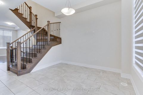 Photo 22 at 7 Adaskin Avenue, Patterson, Vaughan