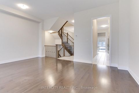 Photo 27 at 7 Adaskin Avenue, Patterson, Vaughan