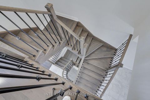 Photo 30 at 7 Adaskin Avenue, Patterson, Vaughan