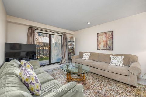 Photo 6 at 109 Lisa Crescent, Yorkhill, Vaughan