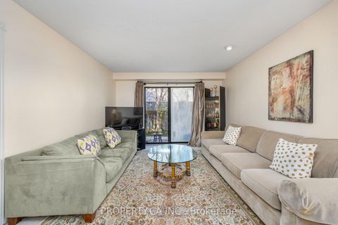 Photo 7 at 109 Lisa Crescent, Yorkhill, Vaughan