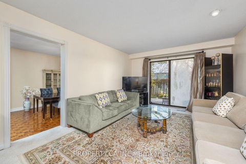 Photo 9 at 109 Lisa Crescent, Yorkhill, Vaughan